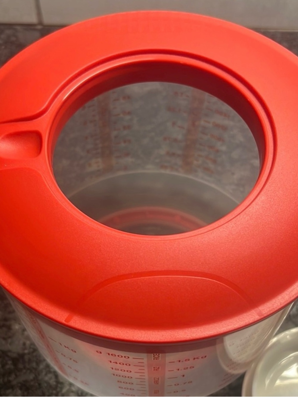 Tupperware Red Mix N Store - Picture 2 of 4